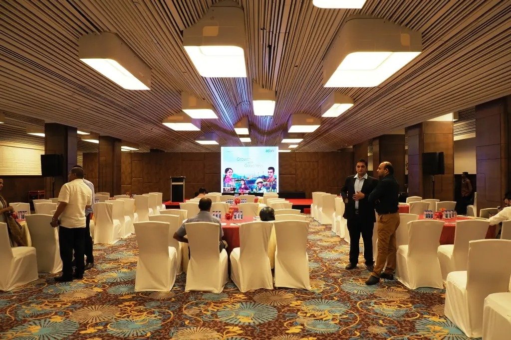 Glamour Events with group of people dressed formally posing