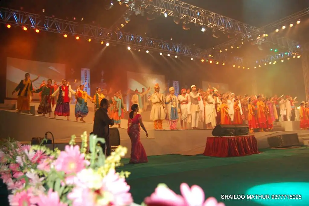 Man in suit speaking at podium with ITT logo on podium